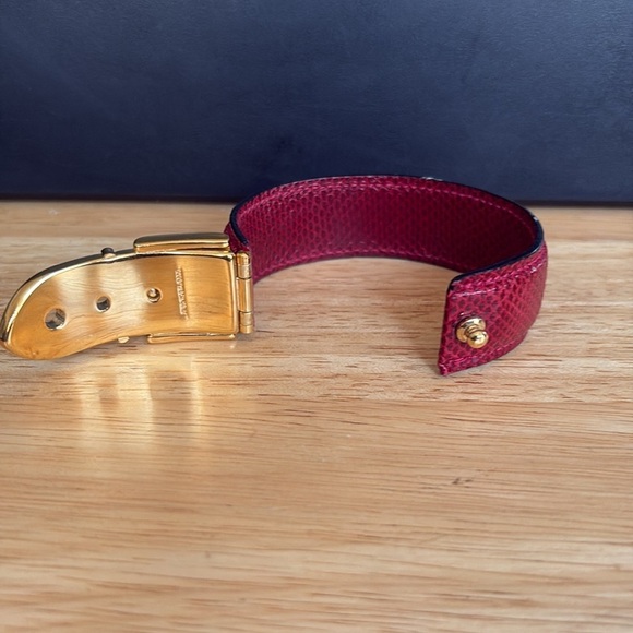 Gucci Vintage Red Lizard Hinged Cuff Bracelet - Picture 6 of 11